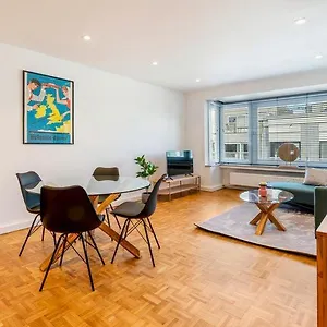 Fantastically Located Modern With Garage Available , Ostende Belgien